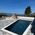 Luxury With Swimming Pool 公寓