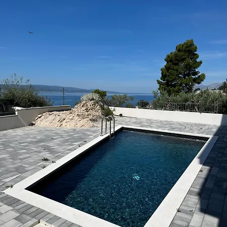 Luxury With Swimming Pool Apartament