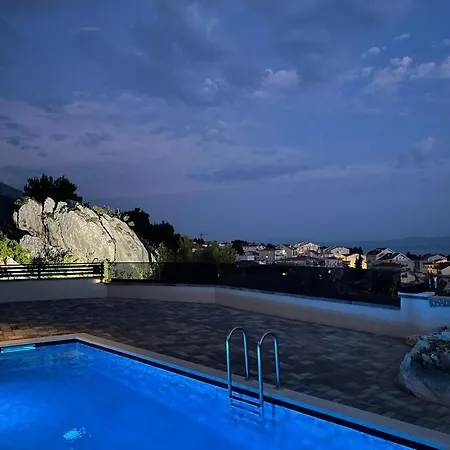 Luxury With Swimming Pool 公寓 巴什卡沃达