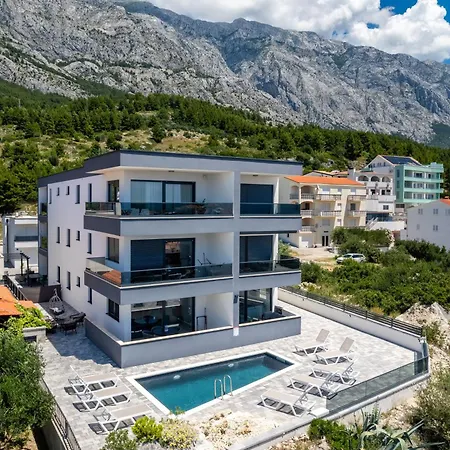 Luxury With Swimming Pool Apartment